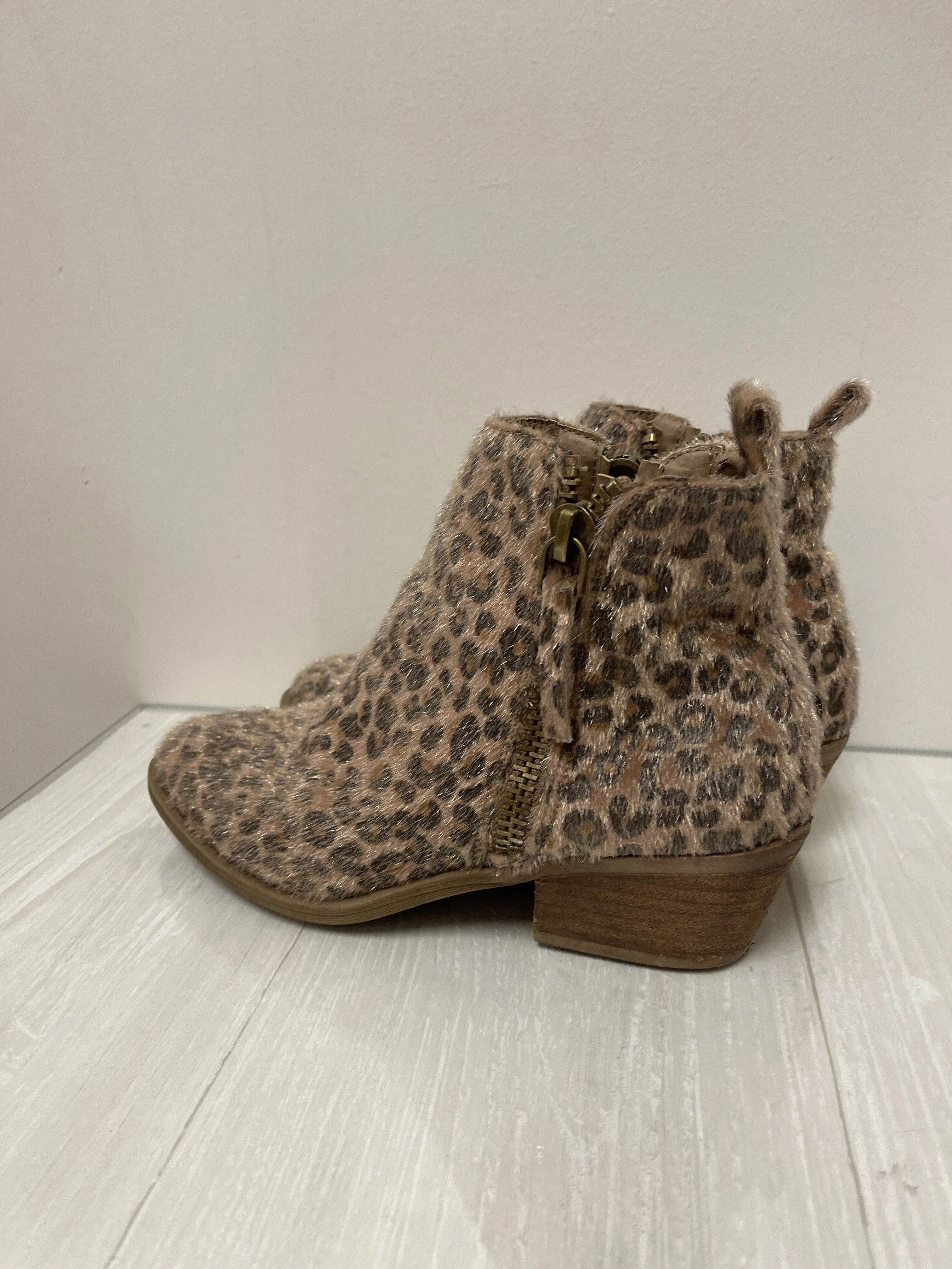 Boots Ankle Flats By Clothes Mentor  Size: 8.5