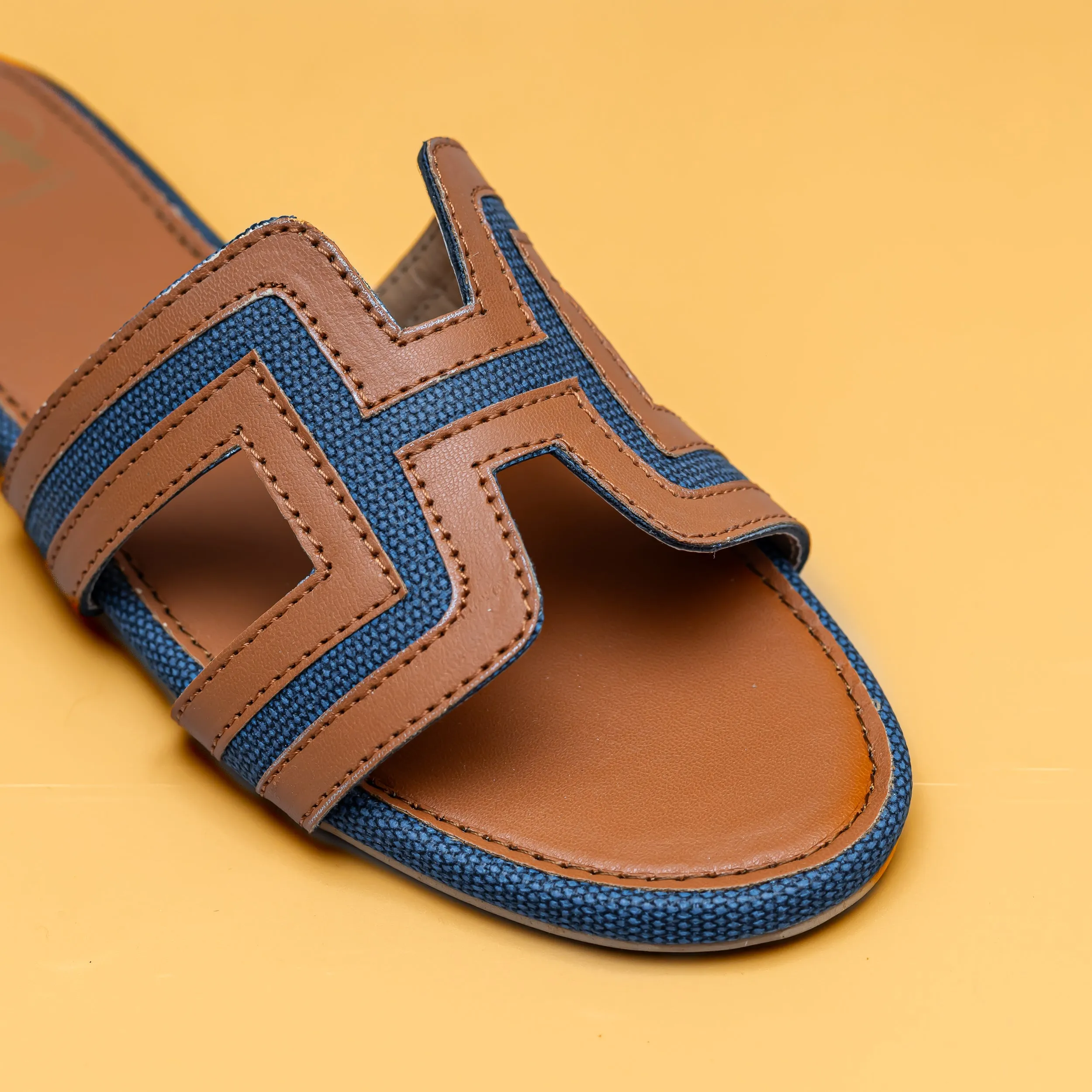 Round Toe H Flats-Tan/Blue
